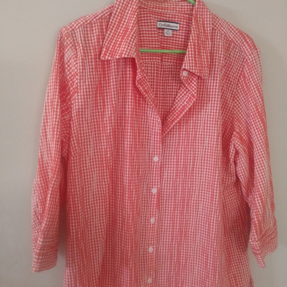 Beautiful button up shirt Coral with white Checks